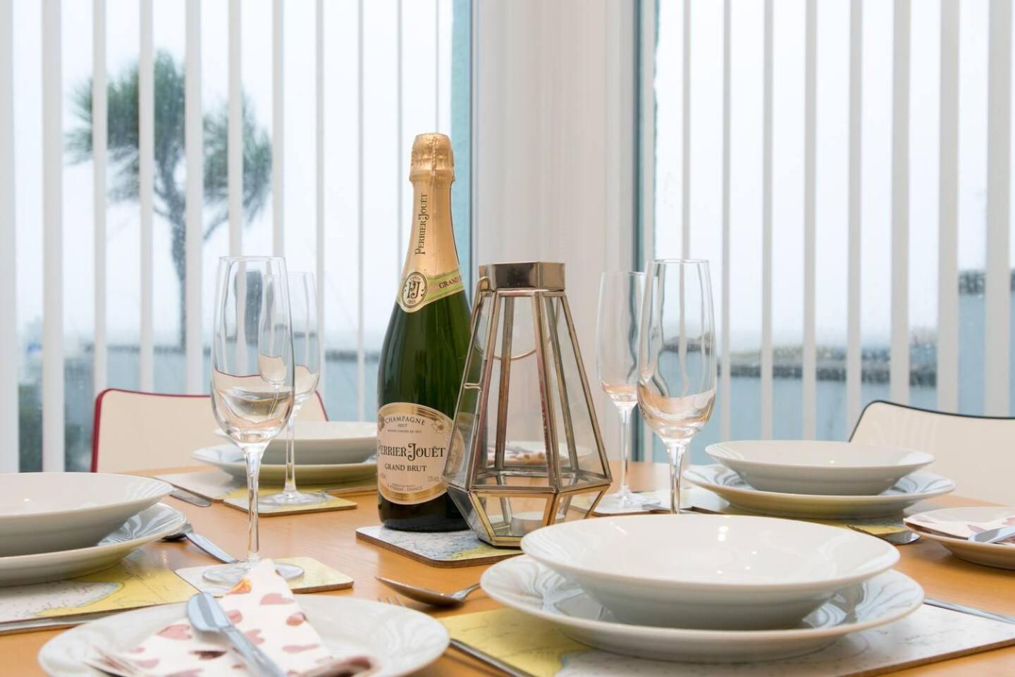 Pass The Keys Hafan Stylish 2 Bedroom Sea View Apartment Пълхели Екстериор снимка