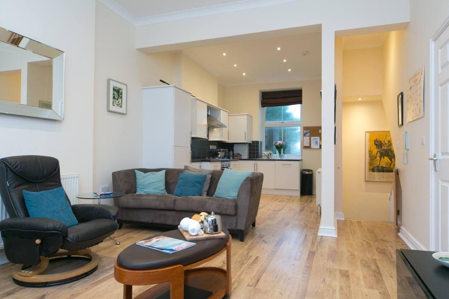 Pass The Keys Hafan Stylish 2 Bedroom Sea View Apartment Пълхели Екстериор снимка