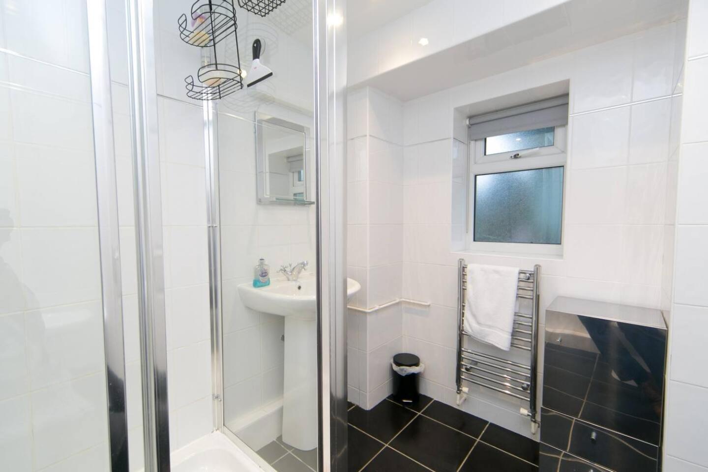 Pass The Keys Hafan Stylish 2 Bedroom Sea View Apartment Пълхели Екстериор снимка