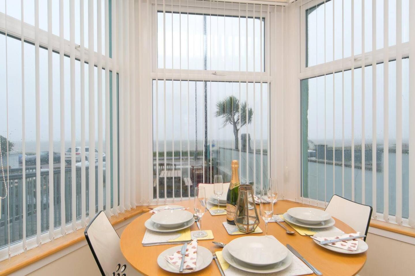 Pass The Keys Hafan Stylish 2 Bedroom Sea View Apartment Пълхели Екстериор снимка