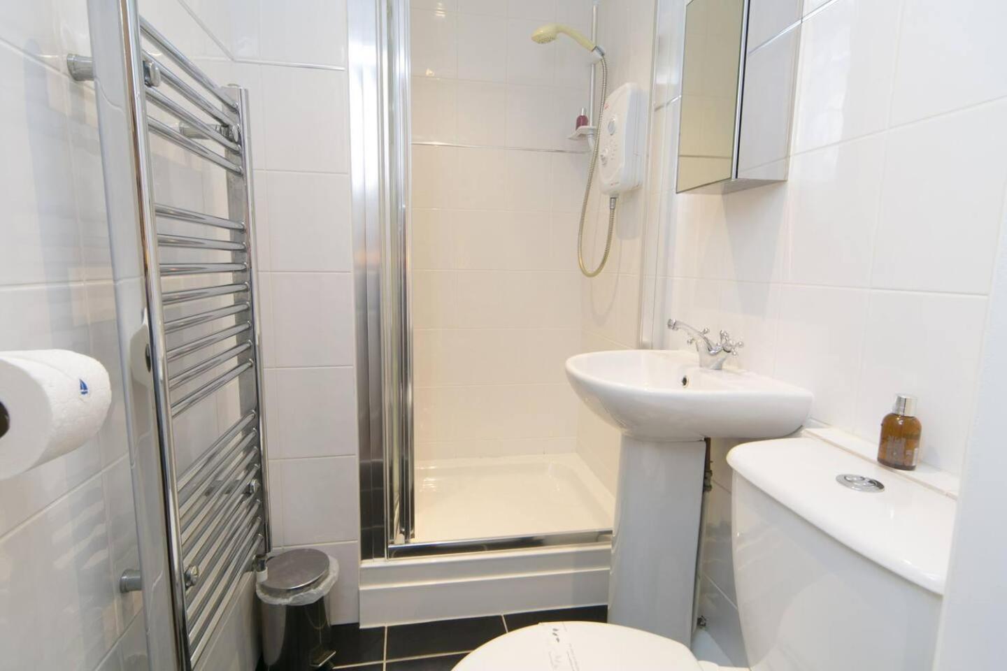 Pass The Keys Hafan Stylish 2 Bedroom Sea View Apartment Пълхели Екстериор снимка
