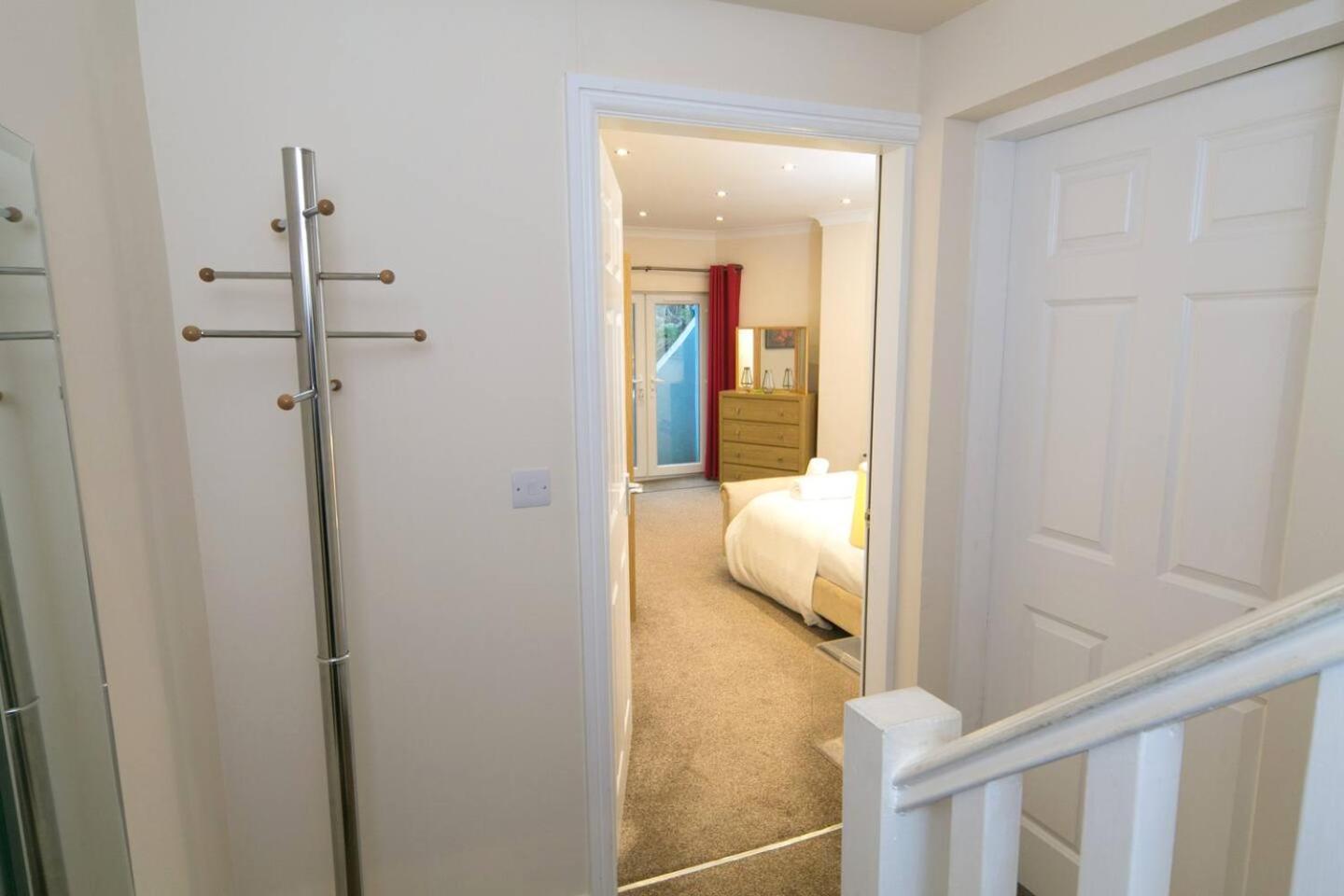 Pass The Keys Hafan Stylish 2 Bedroom Sea View Apartment Пълхели Екстериор снимка