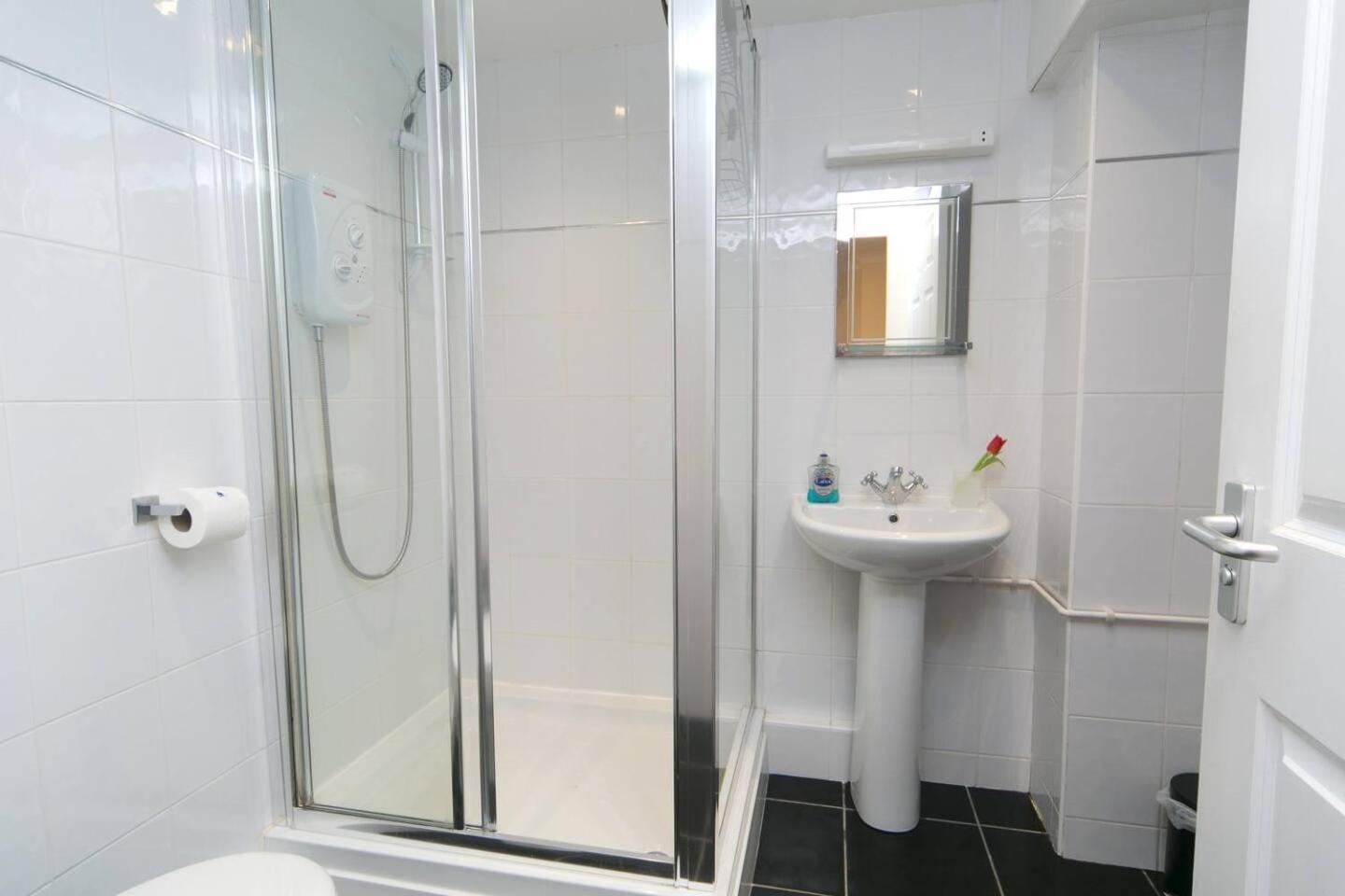 Pass The Keys Hafan Stylish 2 Bedroom Sea View Apartment Пълхели Екстериор снимка