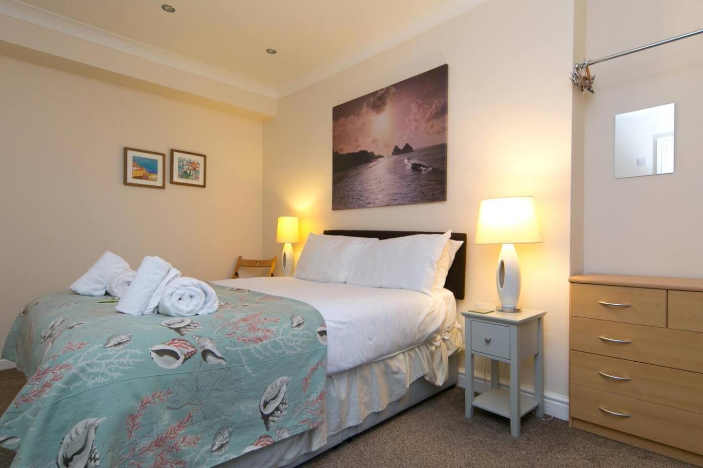 Pass The Keys Hafan Stylish 2 Bedroom Sea View Apartment Пълхели Екстериор снимка