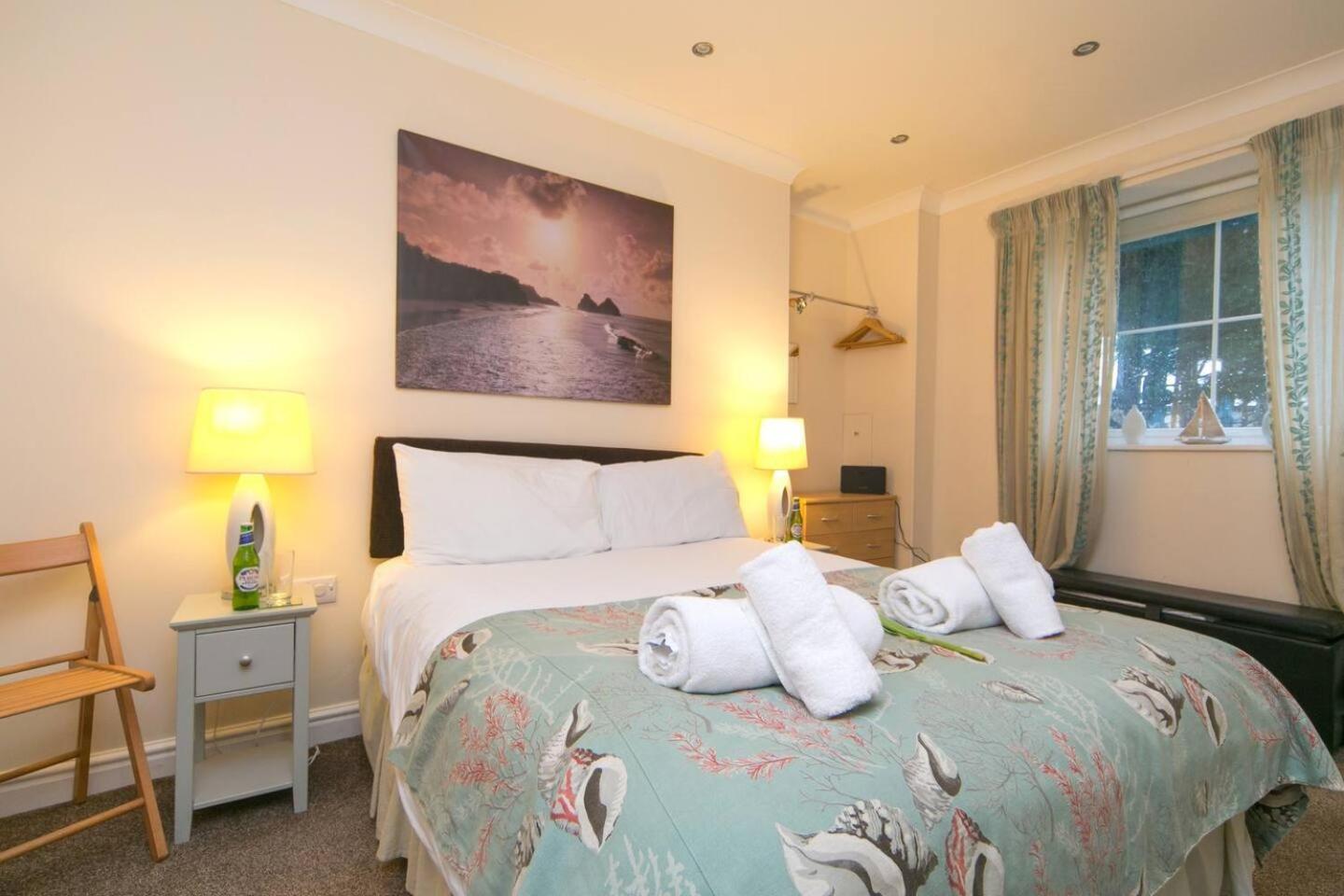 Pass The Keys Hafan Stylish 2 Bedroom Sea View Apartment Пълхели Екстериор снимка