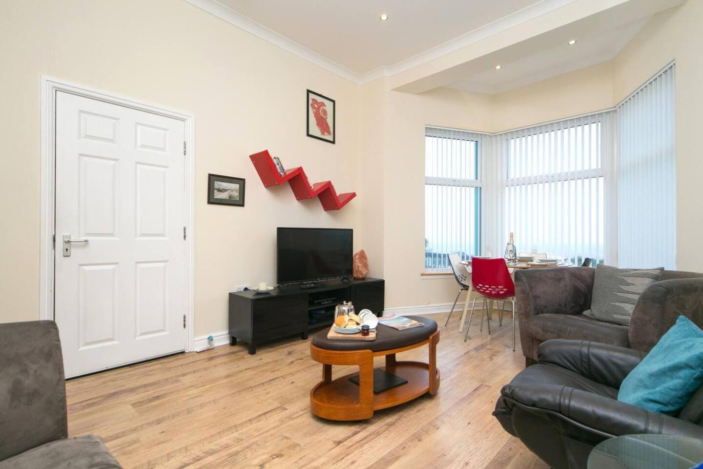 Pass The Keys Hafan Stylish 2 Bedroom Sea View Apartment Пълхели Екстериор снимка